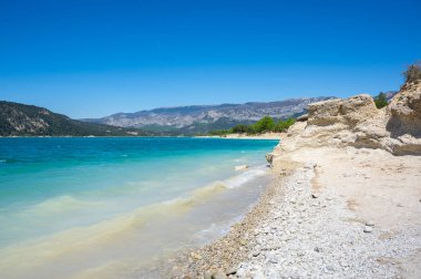 Provence, Fransa 'daki Lac de Sainte-Croix' a bakın.