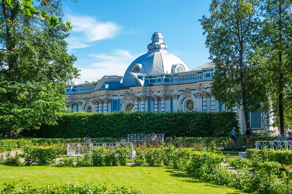 Saint Petersburg Rússia Julho 2016 Turistas Caminhando Parque Catherine Tsarskoe — Fotografia de Stock