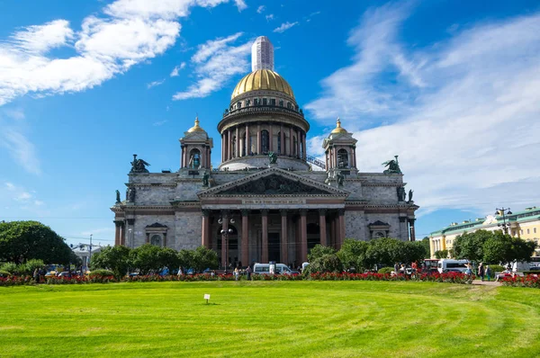 位于俄罗斯圣彼得堡的圣艾萨克大教堂或 Isaakievskiy Sobor 是该市最大的俄罗斯东正教大教堂 — 图库照片