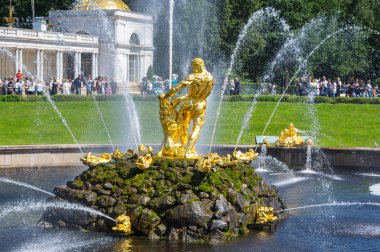 Saint-Petersburg, Rusya-11 Temmuz 2016: Samson Çeşmesi Grand Cascade, Peterhof, Saint-Petersburg, Rusya Federasyonu