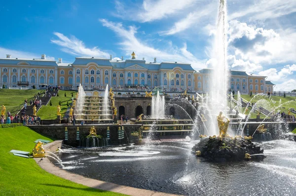 Brunnen der großen Kaskade, Saint-petersburg — Stockfoto