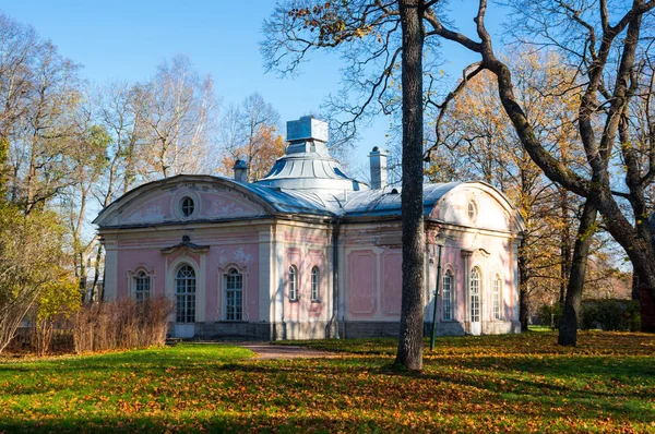 Antiguo Pabellón Oranienbaum Una Residencia Real Rusa Situado Golfo Finlandia —  Fotos de Stock