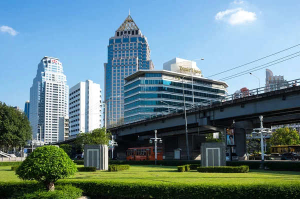Bangkok Tajlandia Stycznia 2017 Roku Widok Parku Lumpini Nowoczesnych Budynków — Zdjęcie stockowe