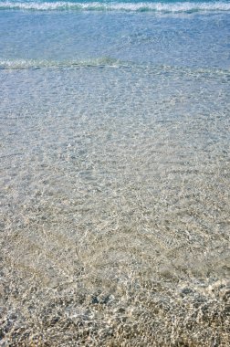 Şeffaf su deniz alt üzerinde görünümünü