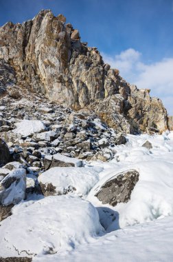 Rusya 'nın Sibirya eyaleti Baykal Gölü' ndeki Olkhon Adası 'ndaki Burhan Burnu (Şaman Kayası)