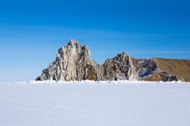 Rusya 'nın Sibirya eyaleti Baykal Gölü' ndeki Olkhon Adası 'ndaki Burhan Burnu (Şaman Kayası)