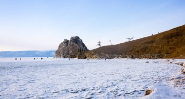 Rusya 'nın Sibirya eyaleti Baykal Gölü' ndeki Olkhon Adası 'ndaki Burhan Burnu (Şaman Kayası)