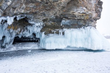 Kışın Deniz Baykal, en derin ve en büyük tatlı su Gölü yanında Güney Sibirya, Rusya'da bulunan güç dünyanın görünümü
