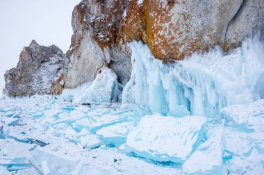Kışın Deniz Baykal, en derin ve en büyük tatlı su Gölü yanında Güney Sibirya, Rusya'da bulunan güç dünyanın görünümü