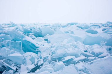 Kışın Deniz Baykal, en derin ve en büyük tatlı su Gölü yanında Güney Sibirya, Rusya'da bulunan güç dünyanın görünümü