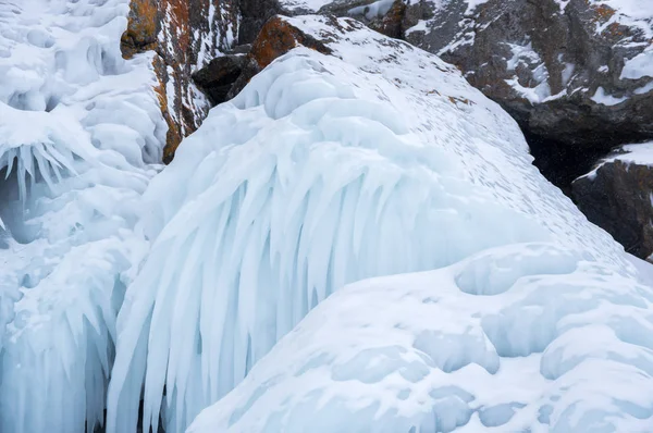 Uitzicht Ijspegels Het Baikalmeer Olkhon Eiland Siberië Rusland — Stockfoto