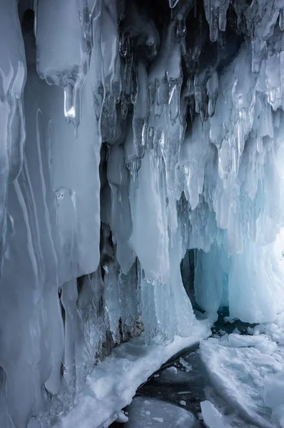 Grotte de glace sur le lac Baïkal — Photo