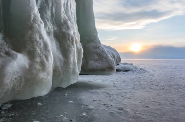 Kışın Deniz Baykal, en derin ve en büyük tatlı su Gölü yanında Güney Sibirya, Rusya'da bulunan güç dünyanın görünümü