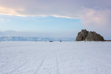 Kışın Deniz Baykal, en derin ve en büyük tatlı su Gölü yanında Güney Sibirya, Rusya'da bulunan güç dünyanın görünümü