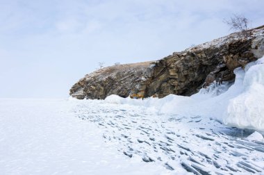 Kışın Deniz Baykal, en derin ve en büyük tatlı su Gölü yanında Güney Sibirya, Rusya'da bulunan güç dünyanın görünümü