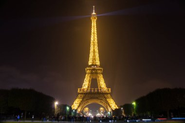 Eyfel Kulesi Paris, Fransa'da Champ de Mars bir dövme demir kafes kule olduğunu