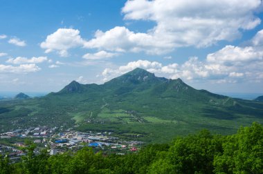 Beshtau bir izole beş kubbeli Magmatik Pyatigorsk Kuzey Kafkasya, Rusya'nın yakınındaki dağıdır