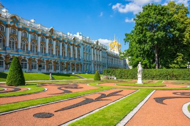 Catherine Sarayı, Rusya 'nın SaintPetersburg eyaletinin Tsarskoye Selo (Puşkin) kasabasında yer alan bir Rococo sarayıdır.