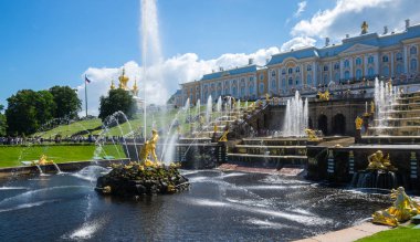 Saint-Petersburg, Rusya-11 Temmuz 2016: Grand Peterhof Palace ve çeşmeler Grand Cascade, Peterhof, Saint-Petersburg, Rusya Federasyonu