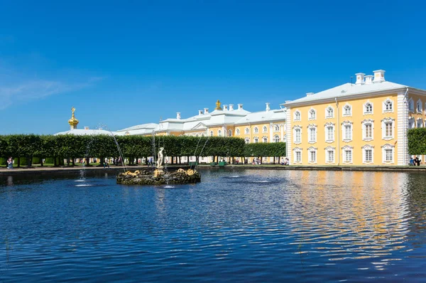 Gran Peterhof Palacio Fuente Jardín Superior Peterhof San Petersburgo Rusia — Foto de Stock