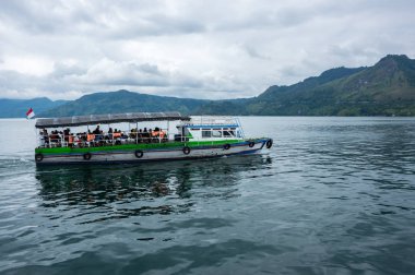Lake Toba Kuzey Sumatra Endonezya Adası ortasında bulunan bir süper yanardağ caldera işgal bir büyük doğal gölüdür