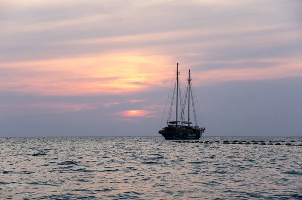 位于帕塔亚度假胜地的泰湾地区日落美景 — 图库照片