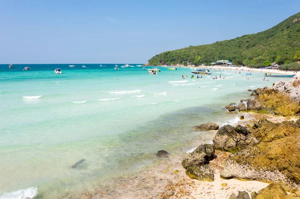Pattaya Thajsko Února 2017 Turisté Relaxaci Pláži Lan Ostrově Zálivu — Stock fotografie
