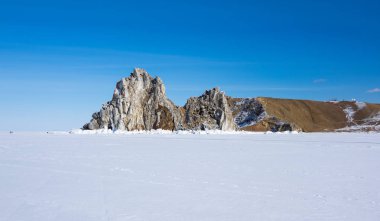 Rusya 'nın Sibirya eyaleti Baykal Gölü' ndeki Olkhon Adası 'ndaki Burhan Burnu (Şaman Kayası)