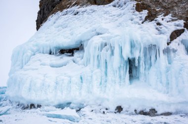 Kışın Deniz Baykal, en derin ve en büyük tatlı su Gölü yanında Güney Sibirya, Rusya'da bulunan güç dünyanın görünümü