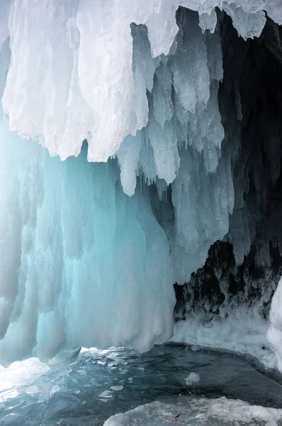 Σπήλαιο Πάγου Olkhon Νησί Στη Λίμνη Βαϊκάλη Σιβηρία Ρωσία — Φωτογραφία Αρχείου