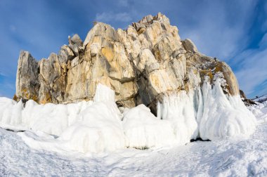 Rusya 'nın Sibirya eyaleti Baykal Gölü' ndeki Olkhon Adası 'ndaki Burhan Burnu (Şaman Kayası)