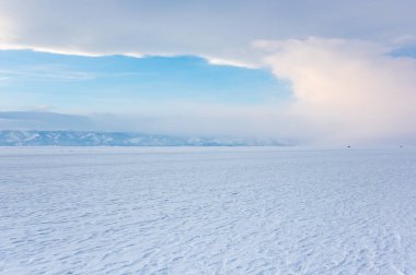 Kışın Deniz Baykal, en derin ve en büyük tatlı su Gölü yanında Güney Sibirya, Rusya'da bulunan güç dünyanın görünümü