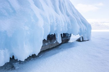 Kışın Deniz Baykal, en derin ve en büyük tatlı su Gölü yanında Güney Sibirya, Rusya'da bulunan güç dünyanın görünümü