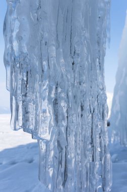Buz sarkıtları görünümünü üzerinde Deniz Baykal, Sibirya, Rusya Federasyonu