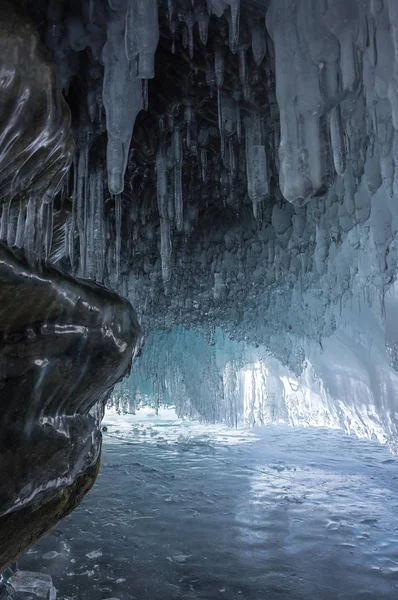 Ijs Grot Het Eiland Baikal Lake Siberië Rusland — Stockfoto