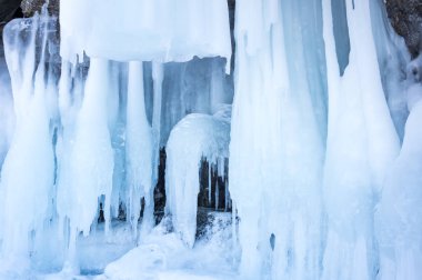 Buz sarkıtları görünümünü üzerinde Deniz Baykal, Sibirya, Rusya Federasyonu