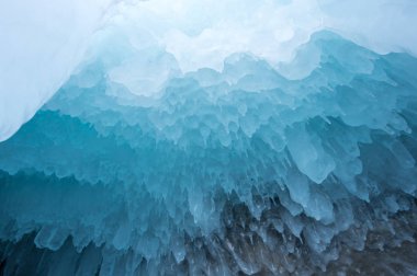 Buz sarkıtları görünümünü üzerinde Deniz Baykal, Sibirya, Rusya Federasyonu