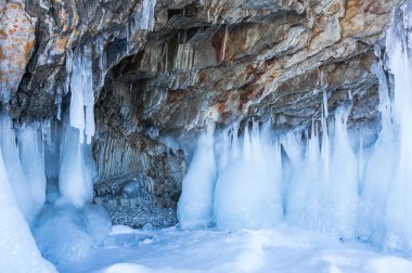Buz sarkıtları görünümünü üzerinde Deniz Baykal, Sibirya, Rusya Federasyonu
