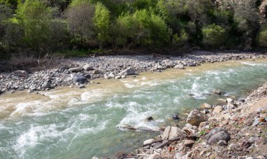 Kabardey-çatışmalar işgalciler, Rusya'nın Kafkasya dağlarında Baksan Nehri'nin görünümü