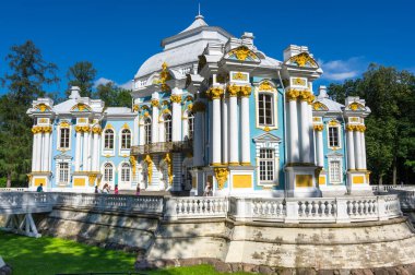 Tsarskoye Selo 'daki Catherine' s Park 'ta (Puşkin) inziva köşkü, Aziz Petersburg, Rusya' nın 30 km güneyinde.