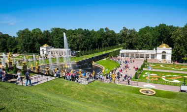 Saint-Petersburg, Rusya-11 Temmuz 2016: Çeşmeler Grand Cascade, Saint-Petersburg, Rusya Federasyonu. Unesco Dünya Mirası Peterhof Parkı topluluğu ait