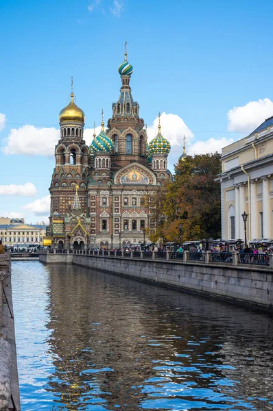 Kan Dökülen Kurtarıcı Kilisesi, Rusya 'nın Saint Petersburg şehrinin en önemli manzaralarından biridir.