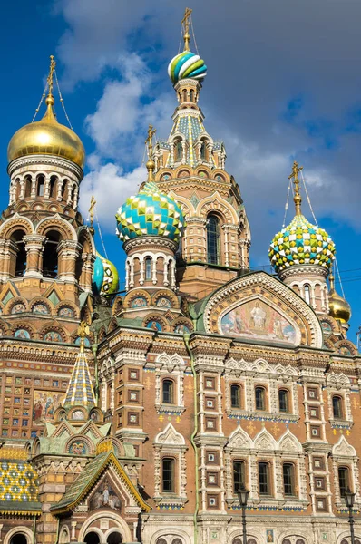 血を流された救い主の教会は ロシアのサンクトペテルブルクの主要な観光スポットの一つです — ストック写真