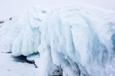 Kışın Deniz Baykal, en derin ve en büyük tatlı su Gölü yanında Güney Sibirya, Rusya'da bulunan güç dünyanın görünümü