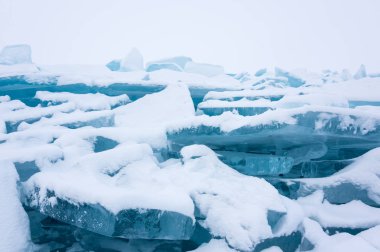 Deniz Baykal, Olkhon Adası, Sibirya, Rusya üzerinde buz tepecik görünümünü