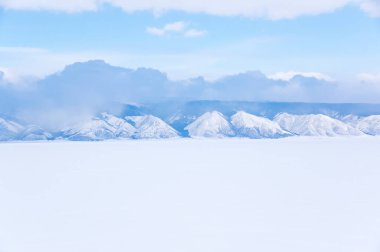 Kışın Deniz Baykal, en derin ve en büyük tatlı su Gölü yanında Güney Sibirya, Rusya'da bulunan güç dünyanın görünümü