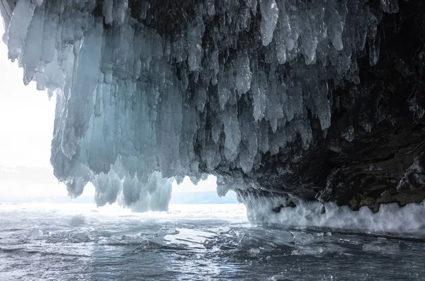 Grotta Ghiaccio Sull Isola Olkhon Lago Baikal Siberia Russia — Foto Stock