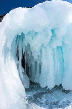 Buz sarkıtları görünümünü üzerinde Deniz Baykal, Sibirya, Rusya Federasyonu