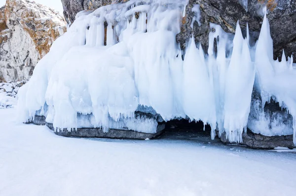 Icicles στη λίμνη Βαϊκάλη — Φωτογραφία Αρχείου