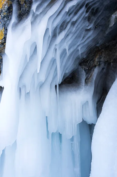 Eiszapfen am Baikalsee — Stockfoto